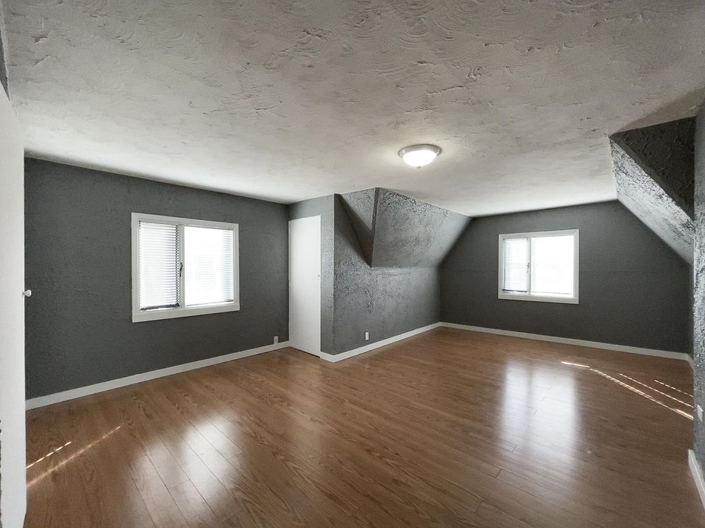 listing image 1102331057207172095