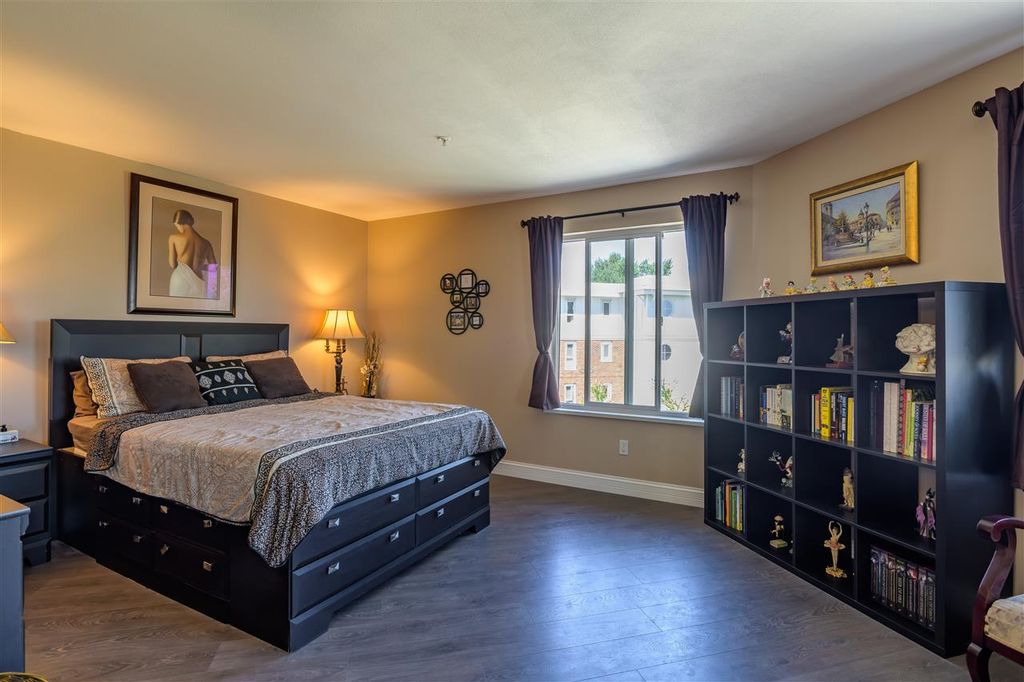 listing image 1104119267276907817