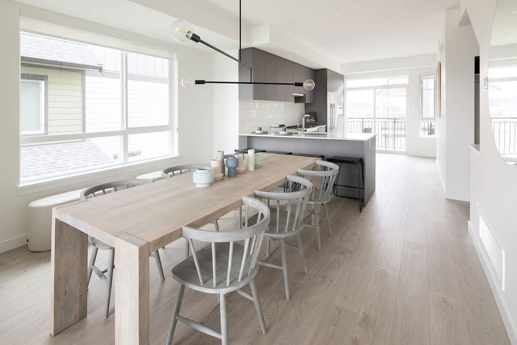 listing image 1104938569824151235