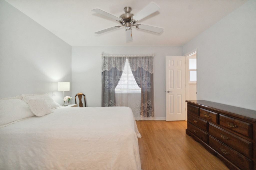 listing image 1100307778171344695