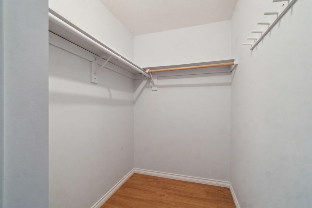 listing image 1108474208012257010