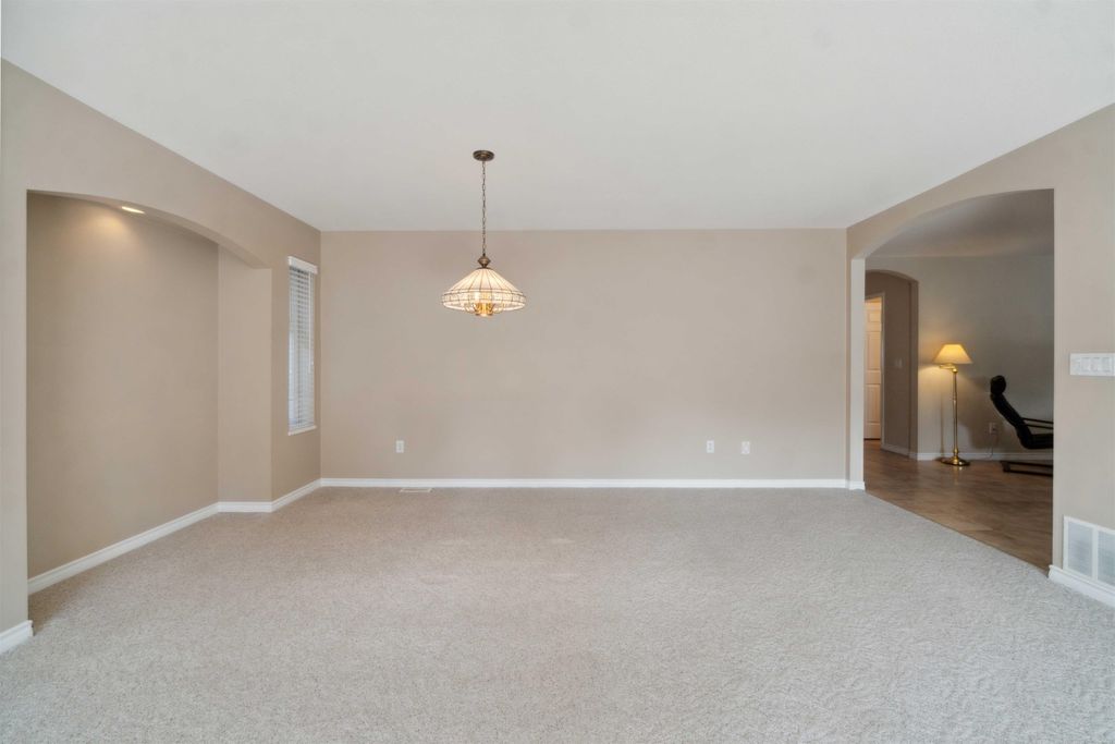 listing image 1100073088875465040