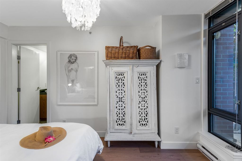 listing image 1104695744438495110