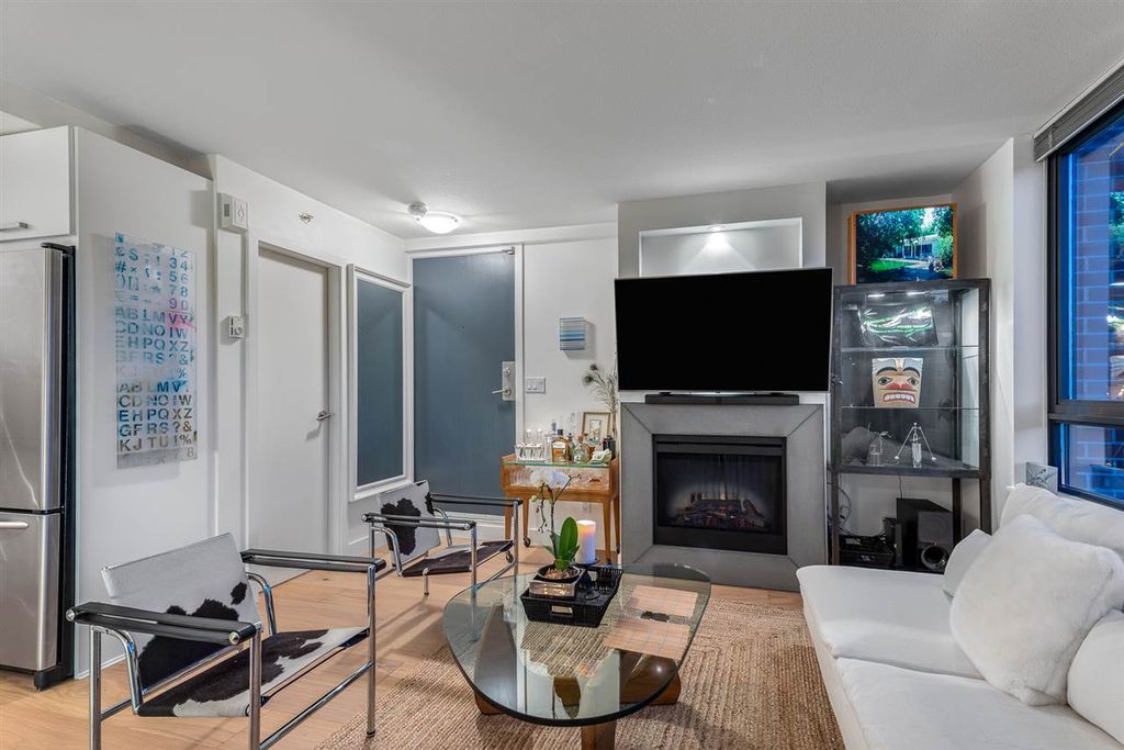 listing image 1106870238599491433