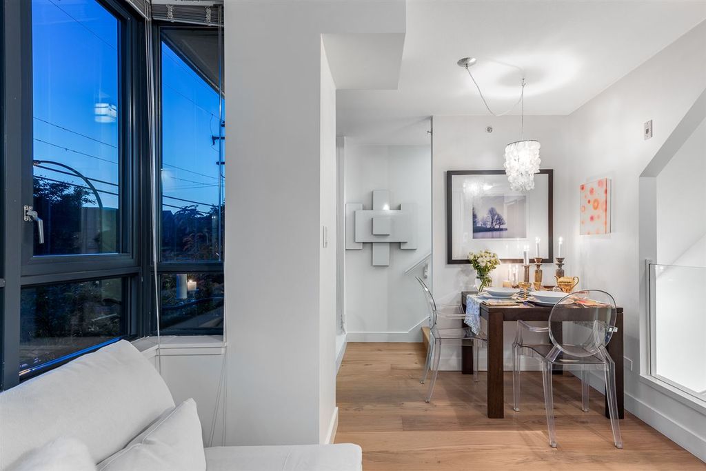 listing image 1101934002466481810