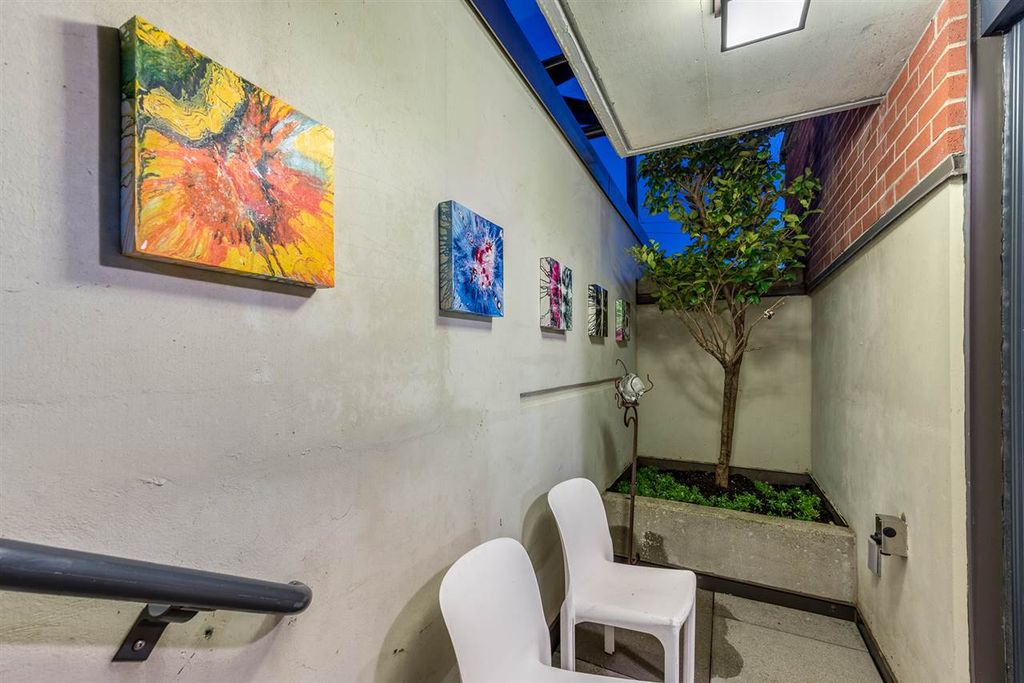 listing image 1109734674542340427