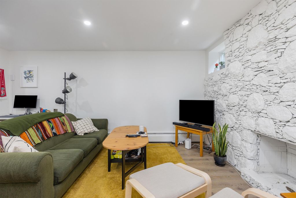 listing image 1109008065988290323