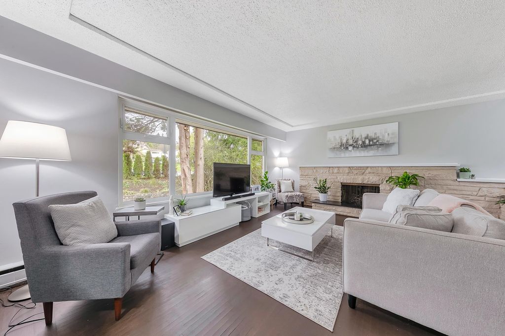listing image 1108977504218429057