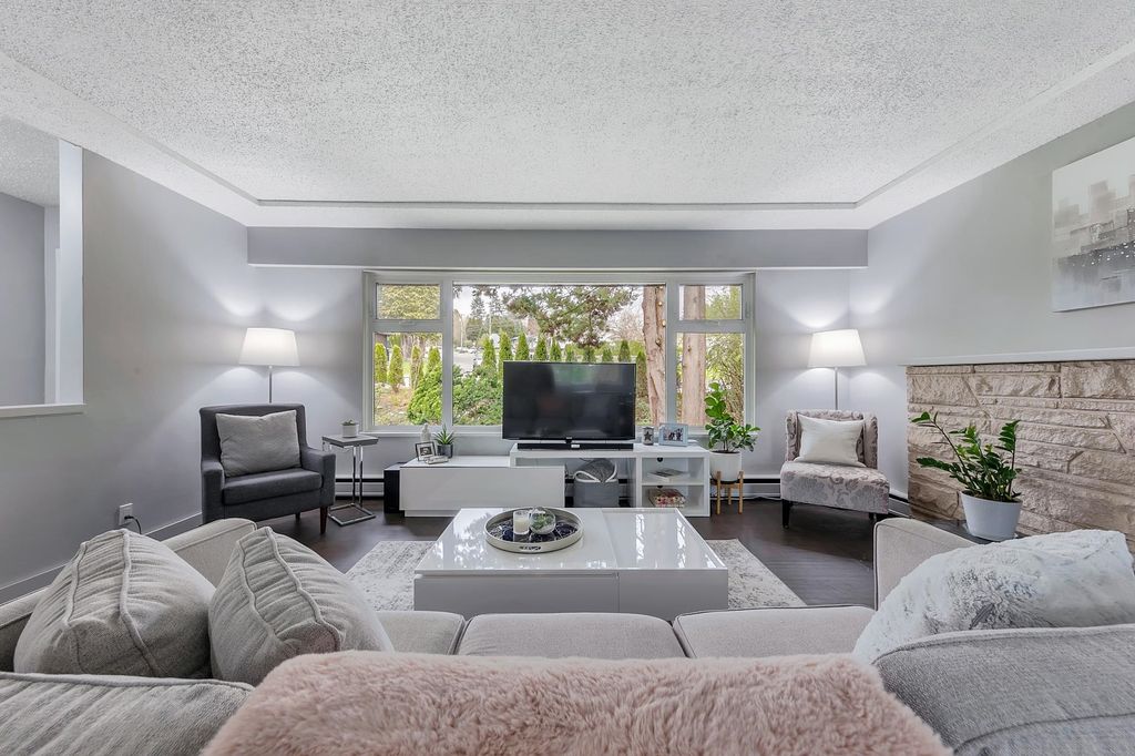 listing image 1109759457950880910