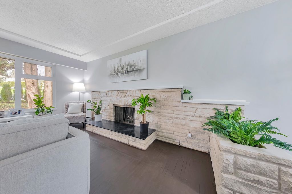 listing image 1100150252308299451