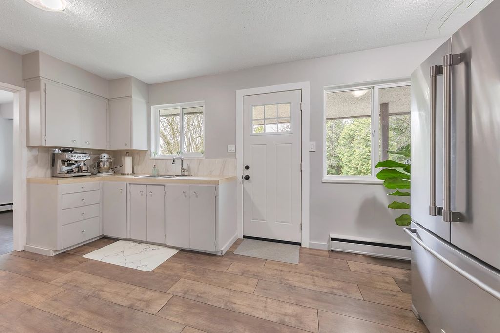 listing image 1104502182287670197
