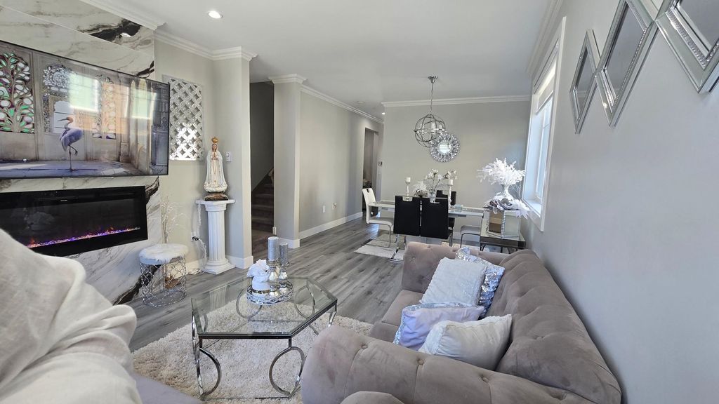 listing image 1102149306533545241