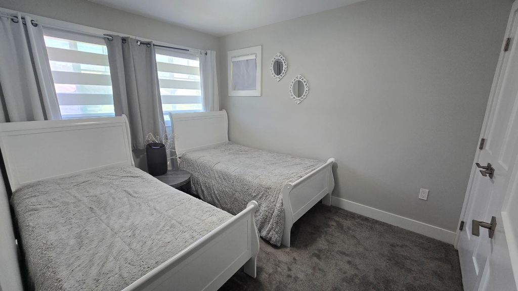 listing image 1102556216692747972