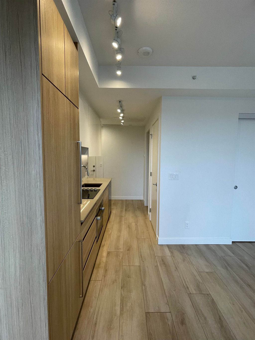 listing image 1102724941563486724