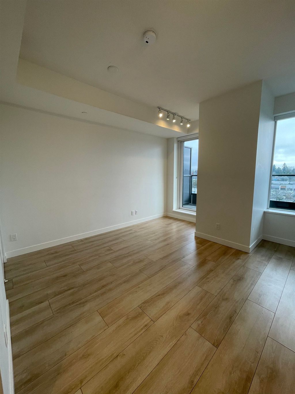 listing image 1106128990504940178