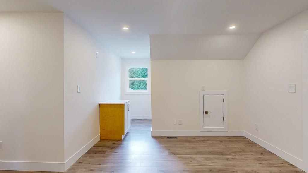 listing image 1102879500591885531