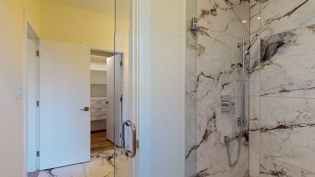listing image 1105475644647455553