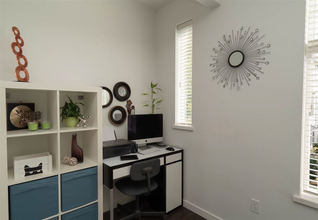 listing image 1109700093329369985