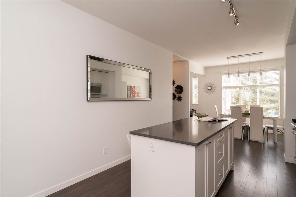 listing image 1101352692073087998
