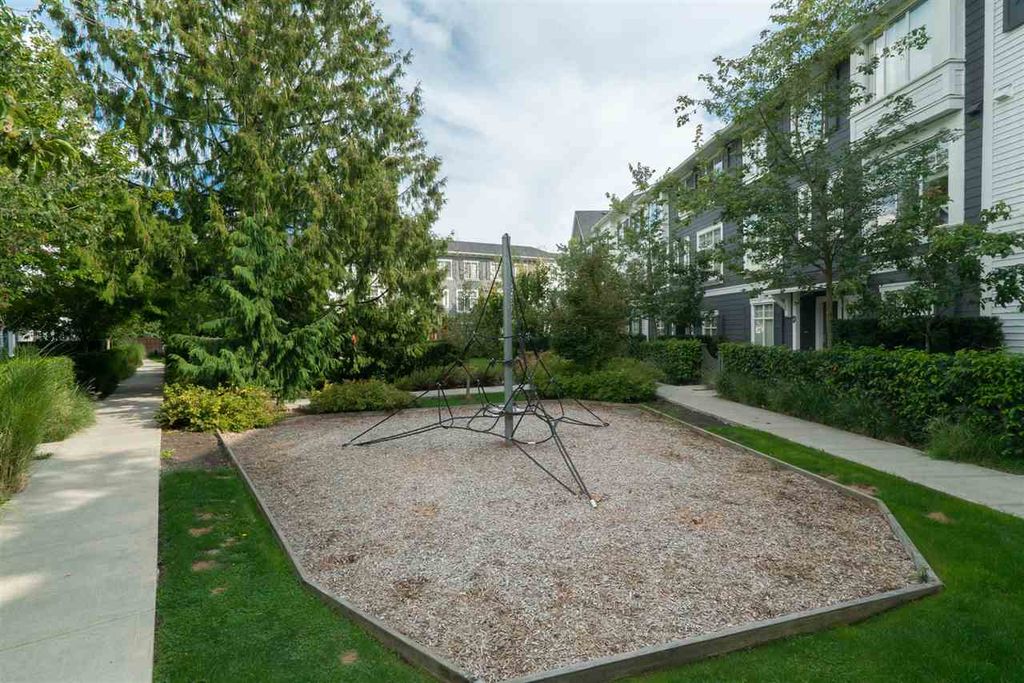 listing image 1102845856321121577