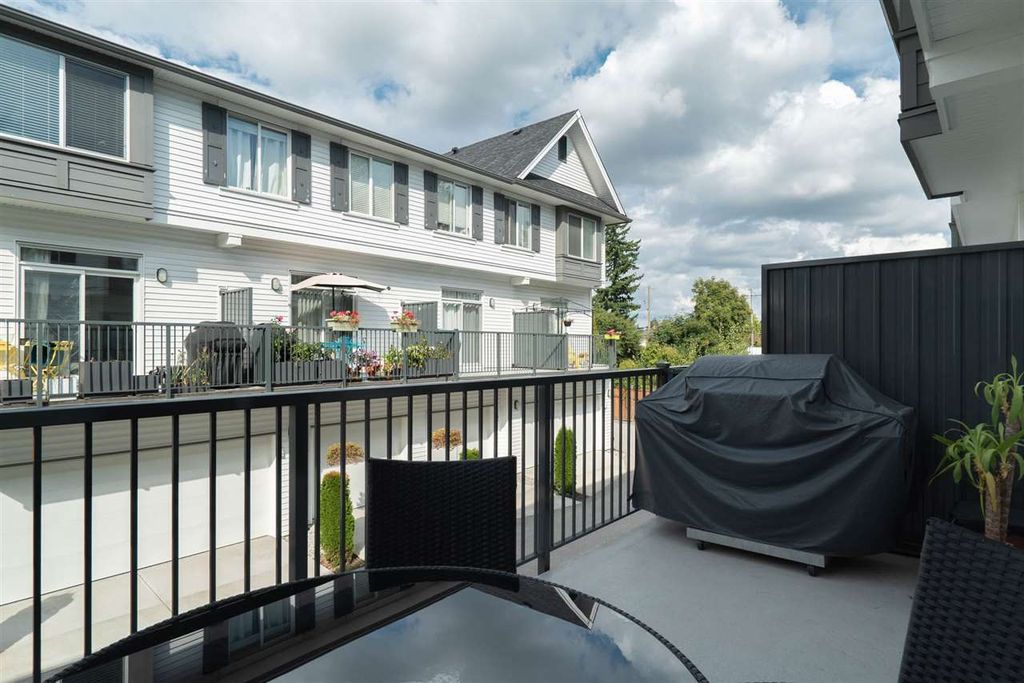 listing image 1105761421202009394