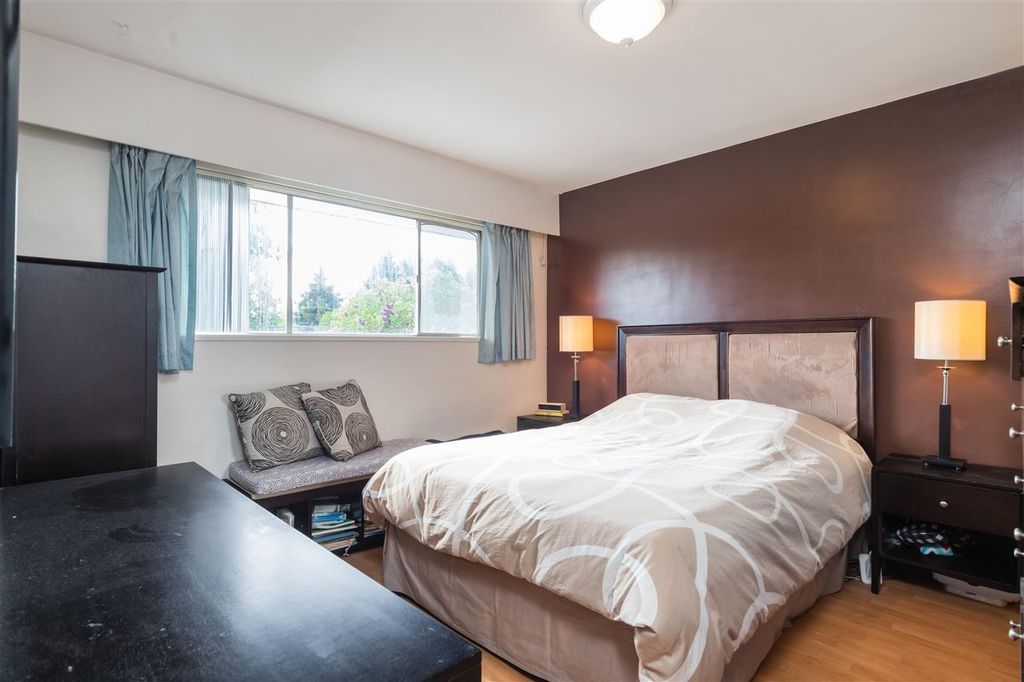 listing image 1100284713722369591