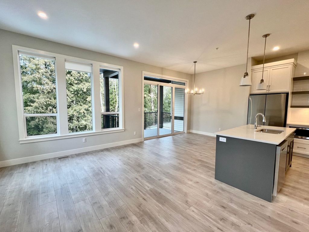 listing image 1104053725438803040