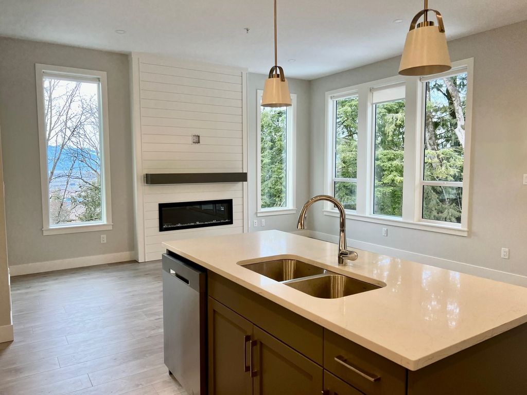 listing image 1102048580144609608