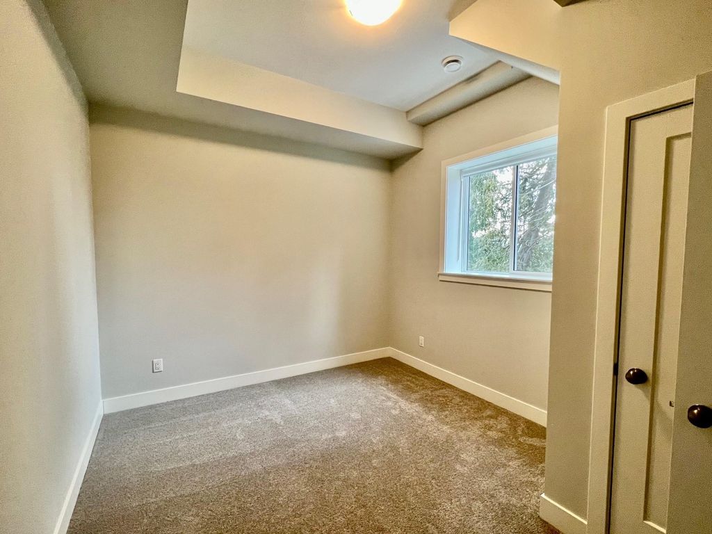 listing image 1103437365235827396