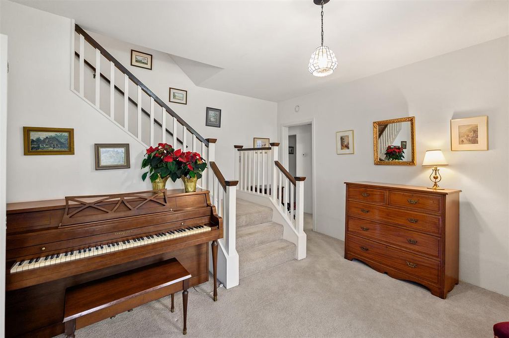 listing image 1108631809228393529