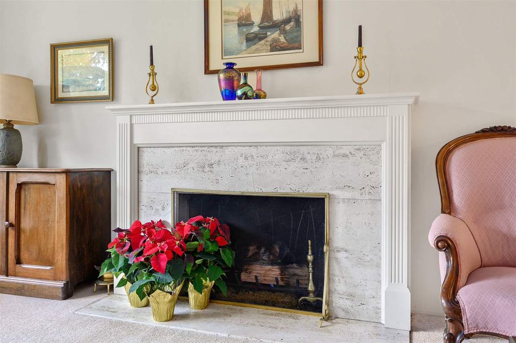 listing image 1102480762544592428