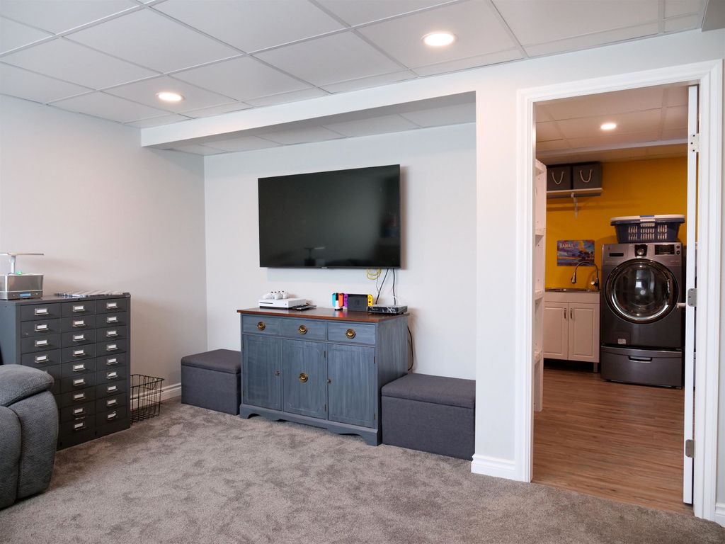 listing image 1107924612483932625