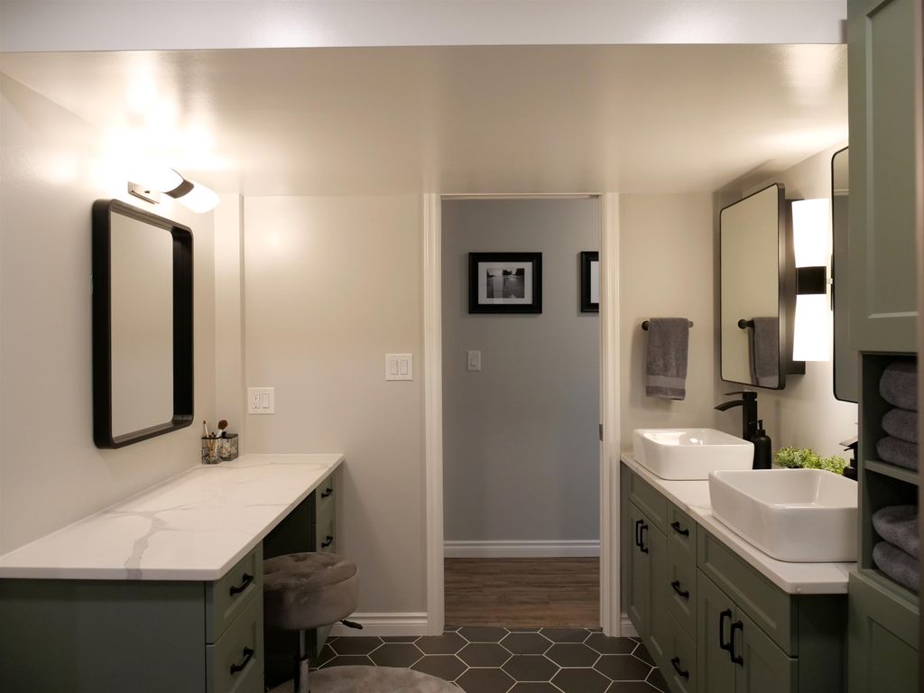 listing image 1104466277904963601