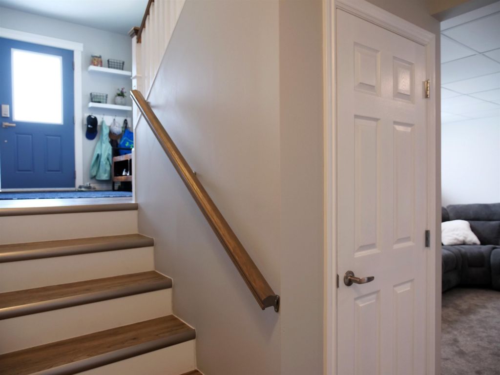 listing image 1101880670408186043