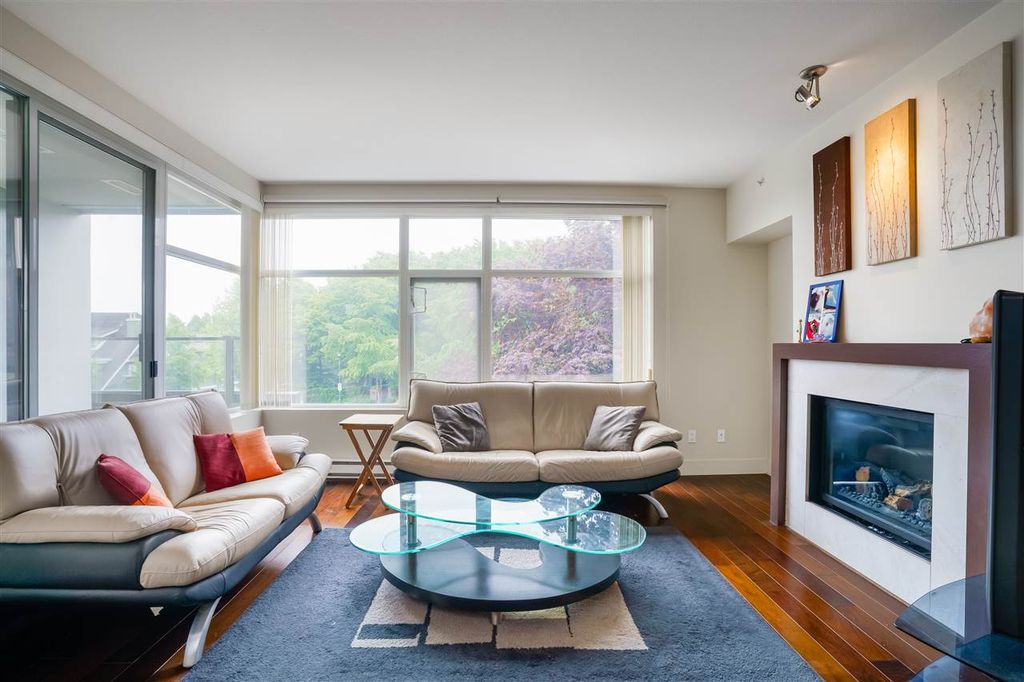 listing image 1106435339564122045
