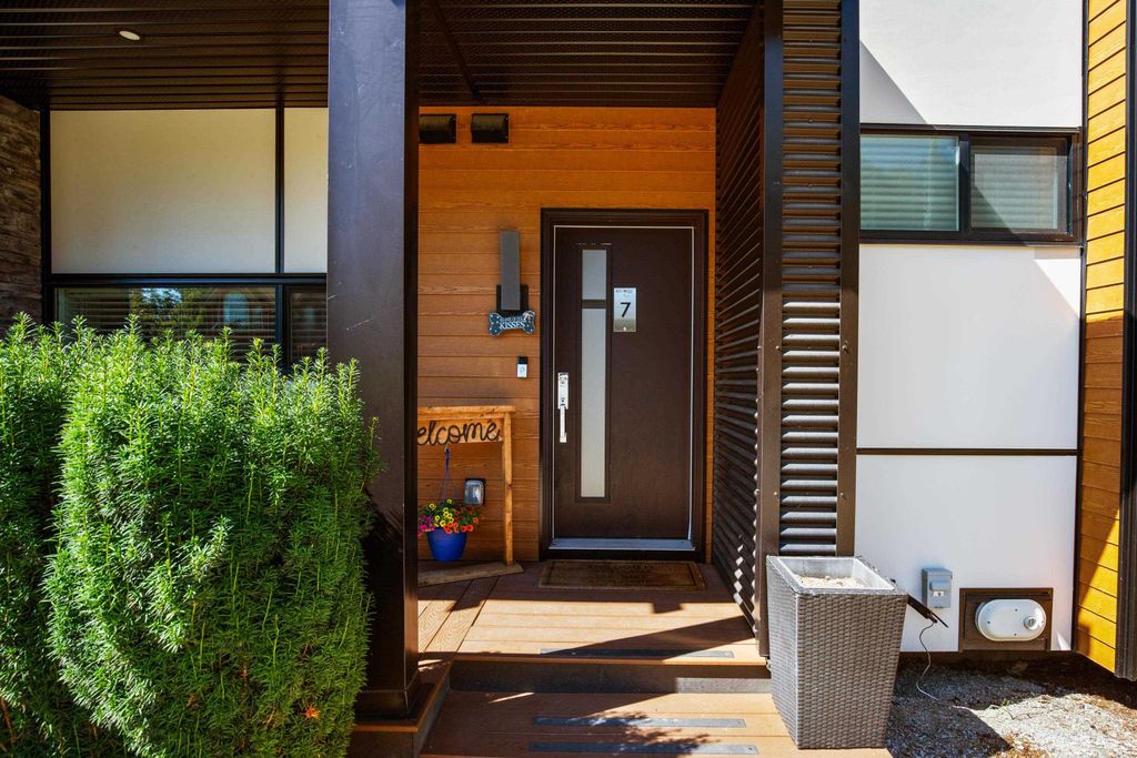 listing image 1105652552523148986