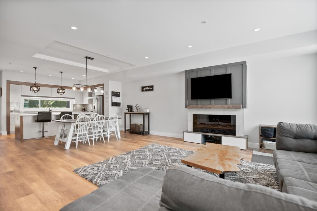 listing image 1108658178078085857