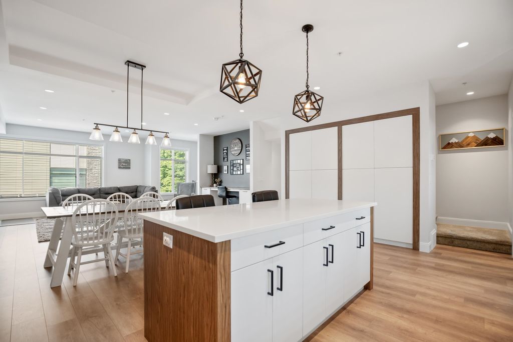 listing image 1100658062037353949