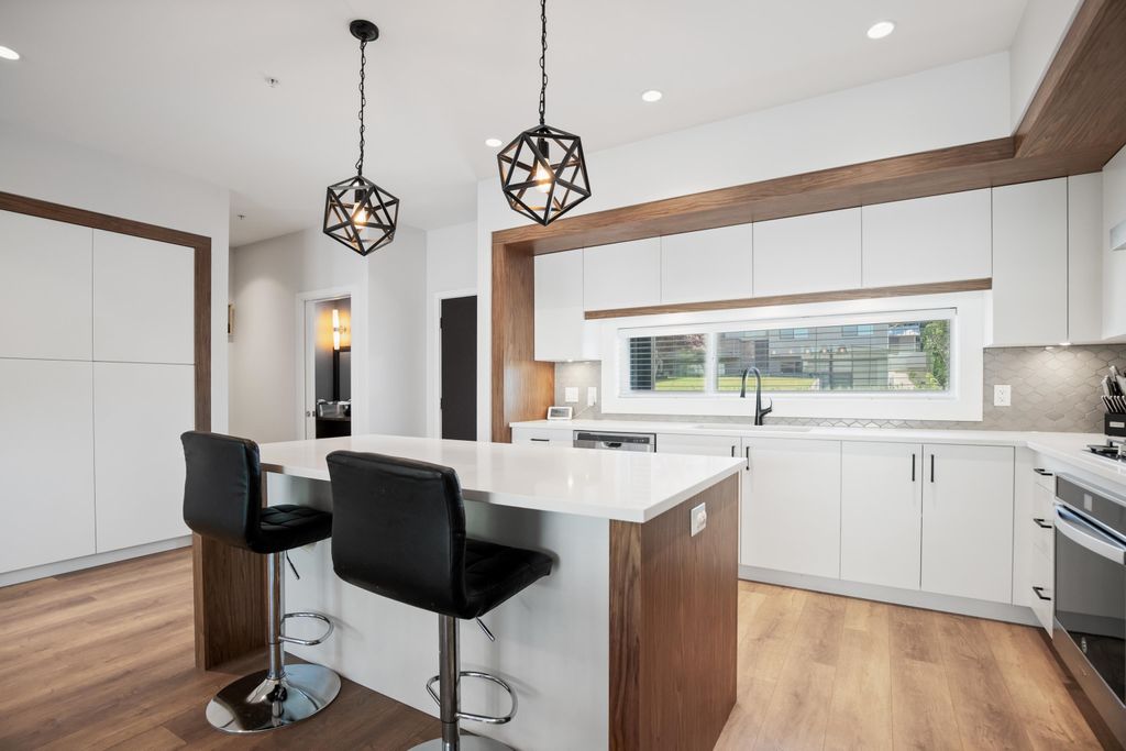 listing image 1101788074633799973