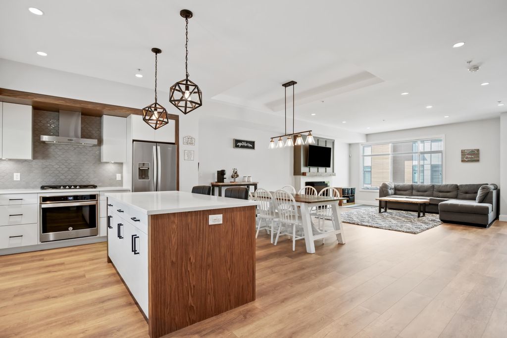 listing image 1100035736292419183