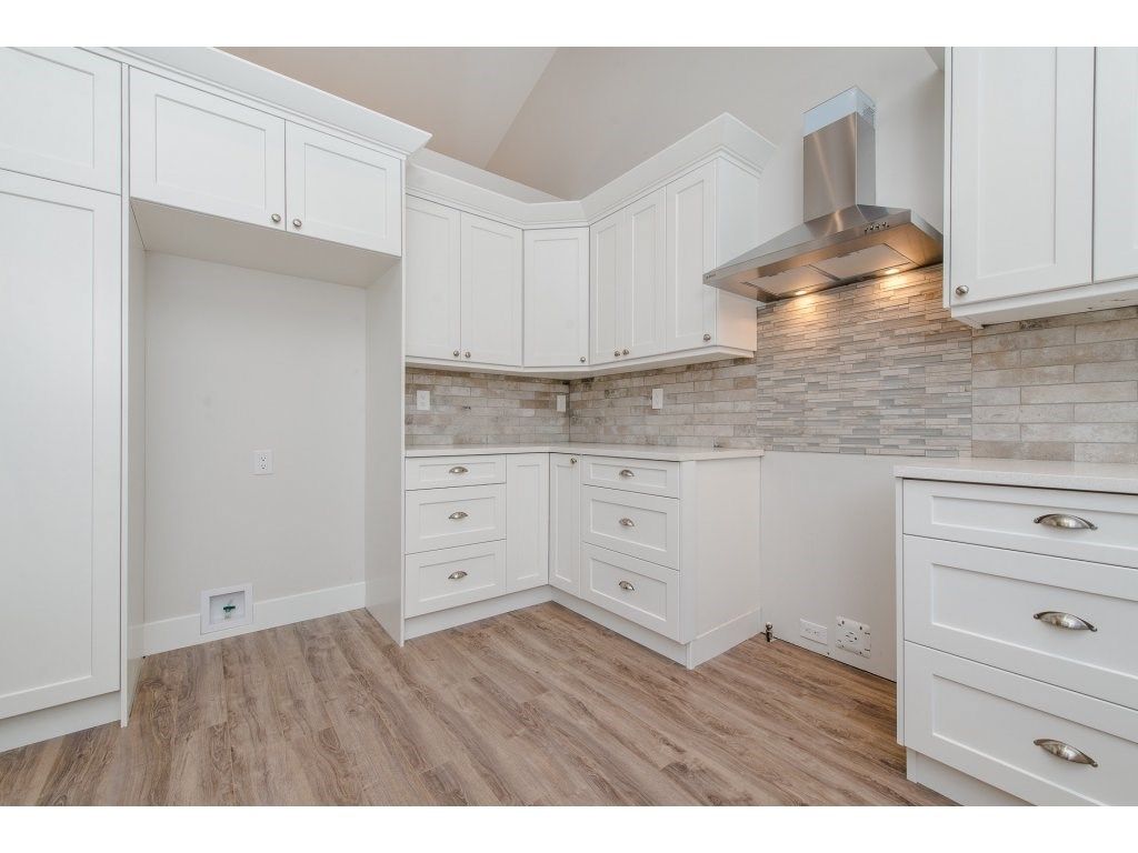 listing image 1104064892773704713