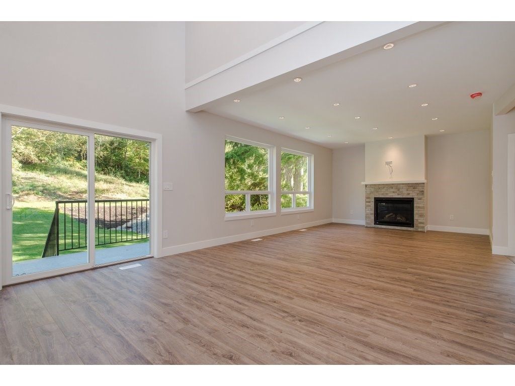 listing image 1102216233985477578