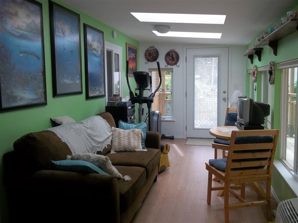 listing image 1105096708207461321