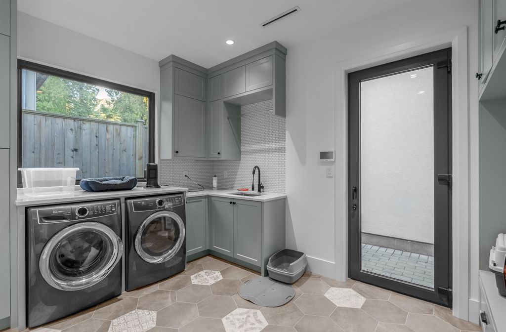 listing image 1102435656045197344