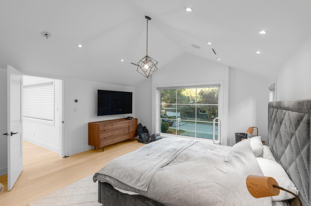 listing image 1109742710764699130