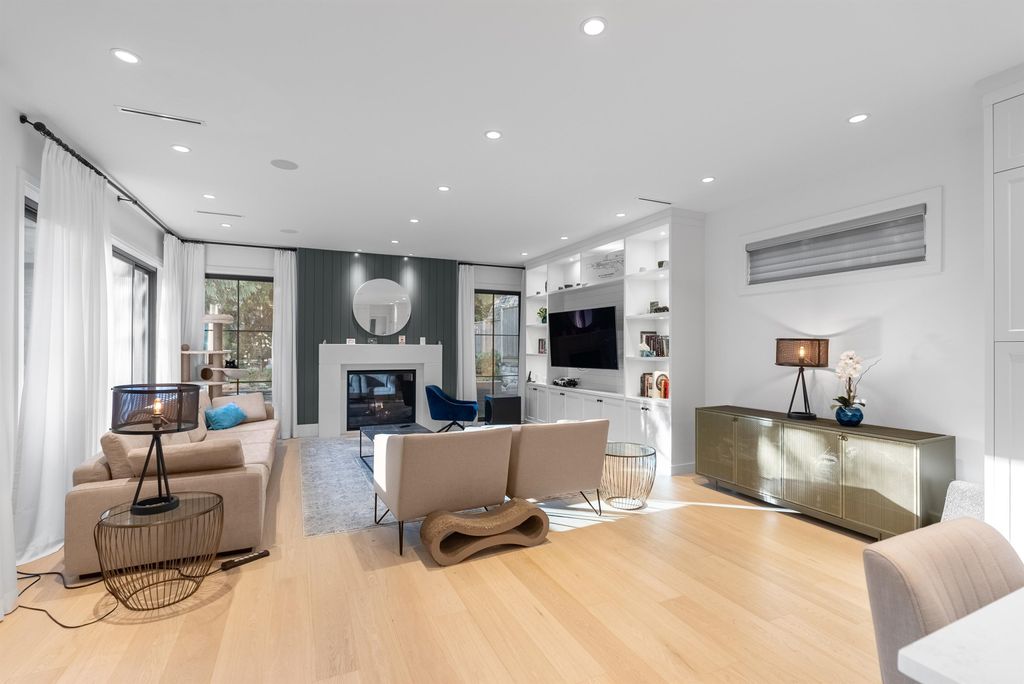 listing image 1107328715696474824