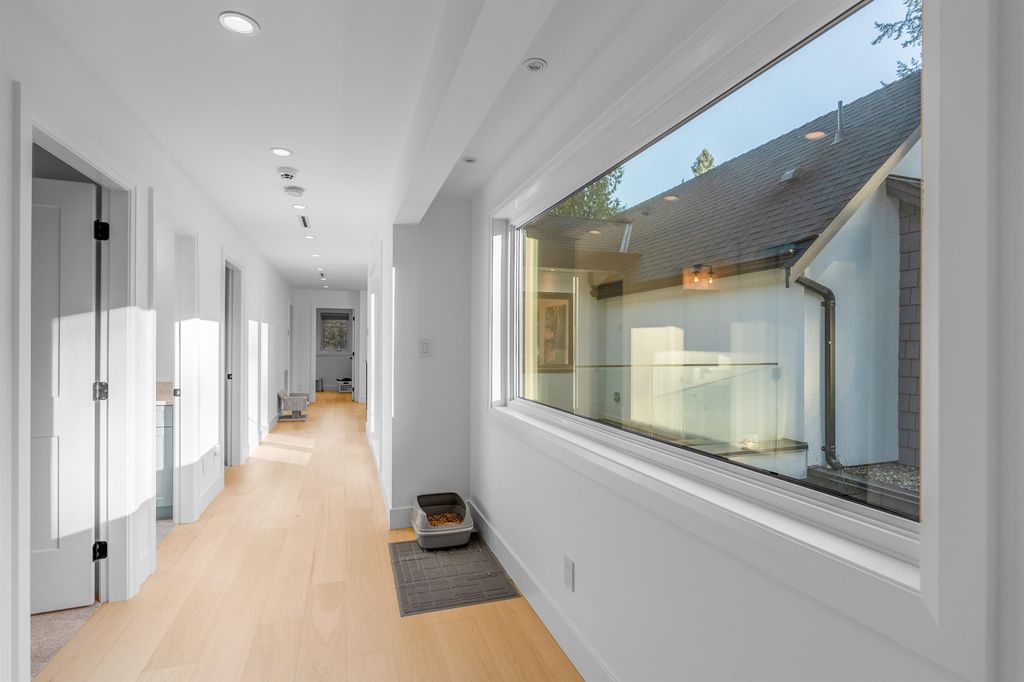 listing image 1104771145674953545