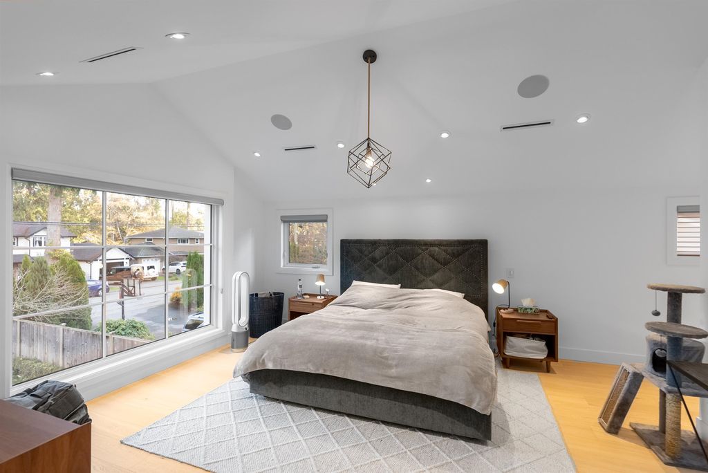 listing image 1102131100754672858