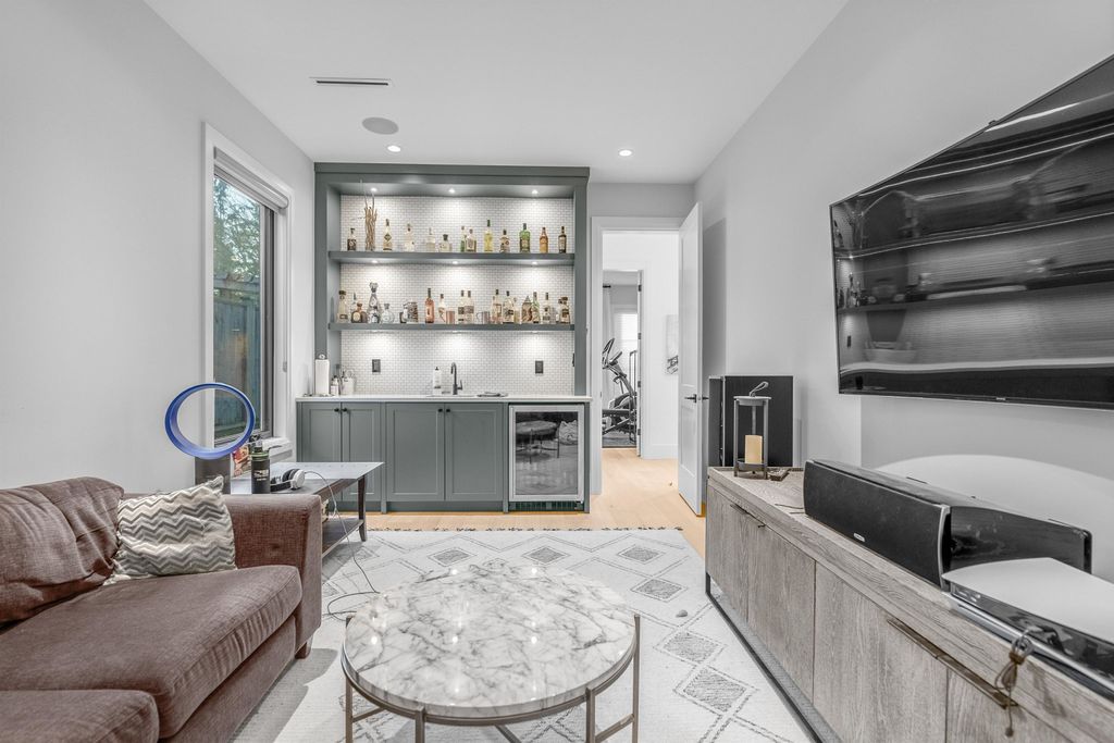 listing image 1105938429471886239