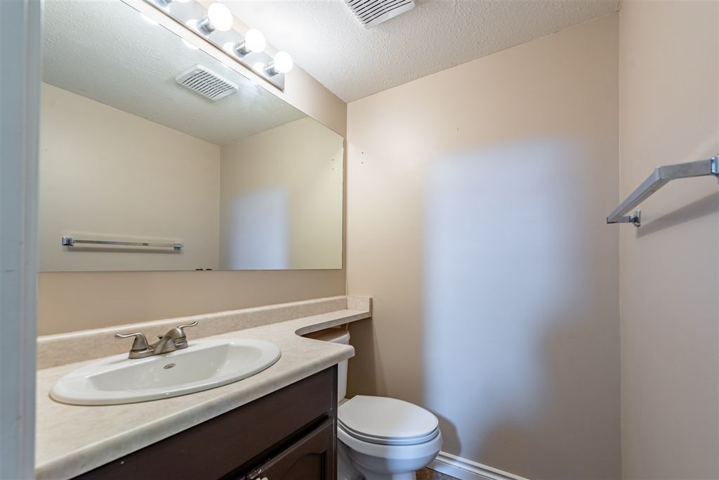 listing image 1101728911243268809